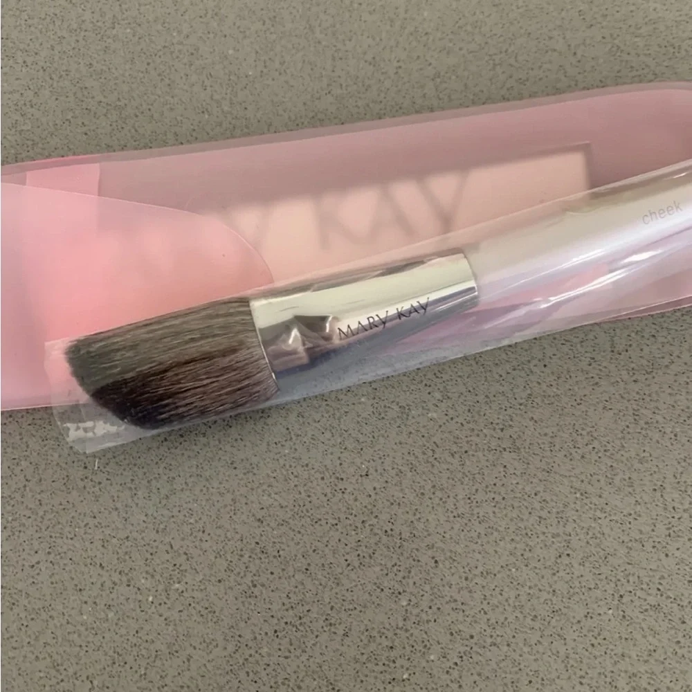 NEW Mary Kay Professional Quality Pink Angled Cheek Color Contouring Brush Rare